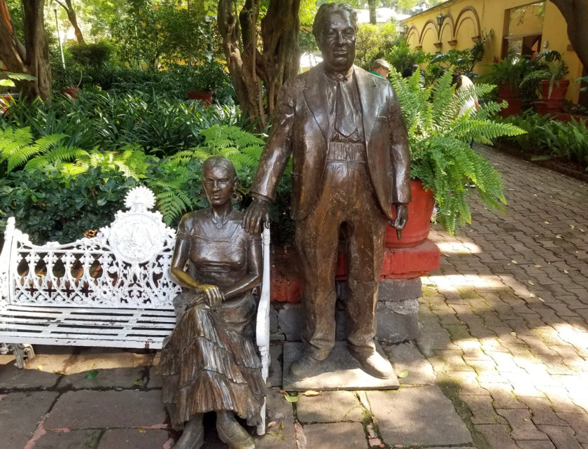 statue frida diego coyoacan