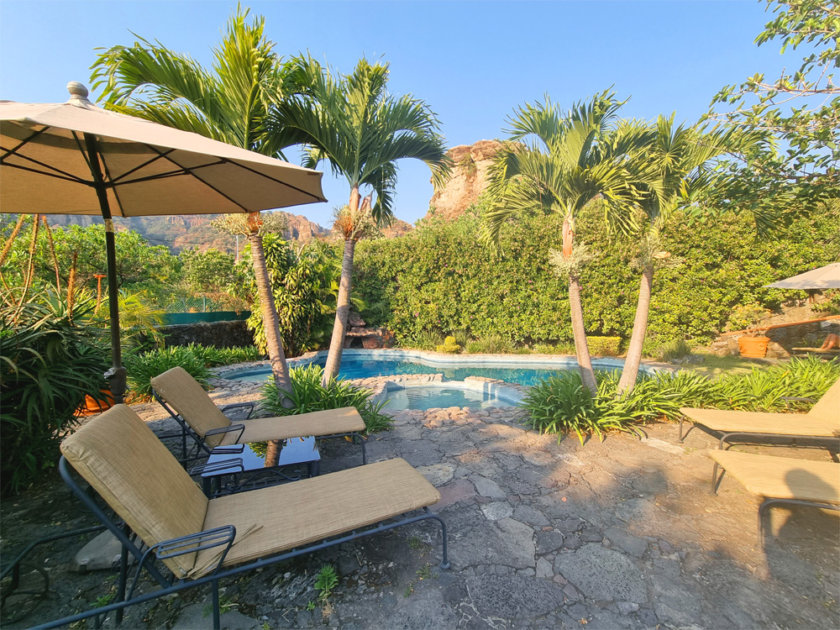 piscina hotel tepoztlán