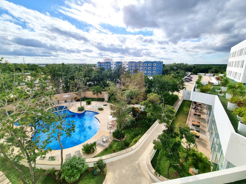 piscina hotel aeropuerto cancun