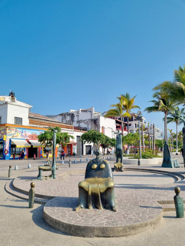 escultura malecón puerto vallarta