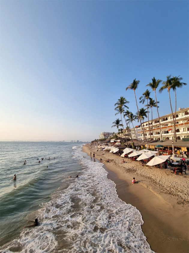 playa los muerto vallarta