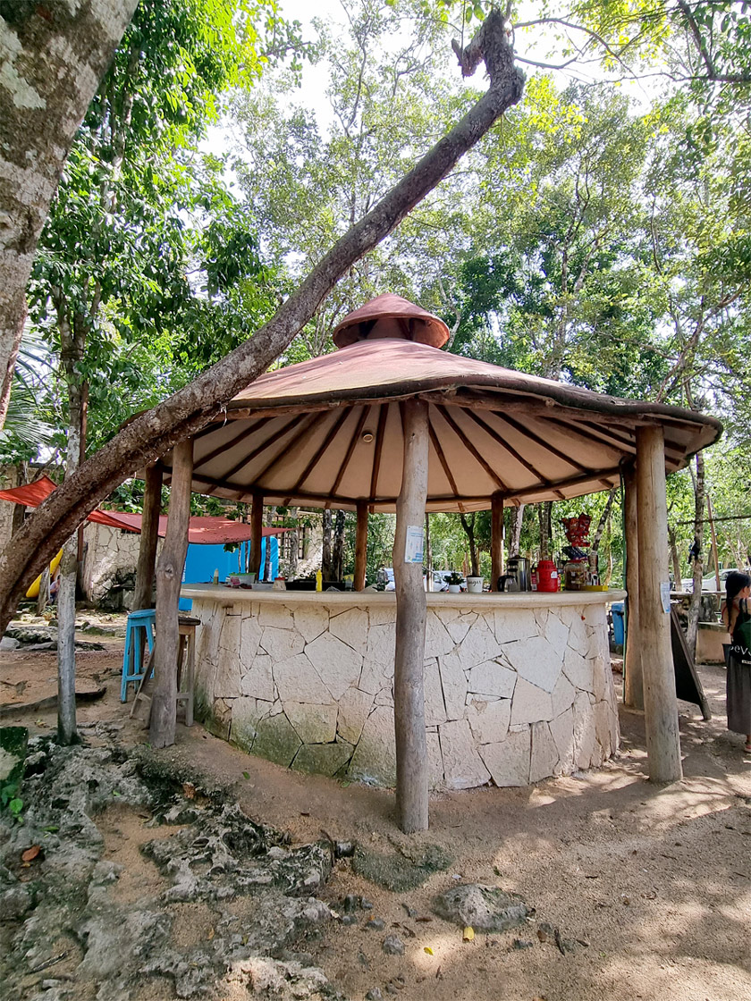 snack bar cenote del eden