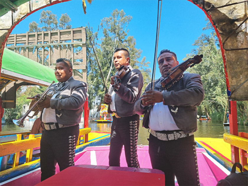 mariachis xochimilco mexico city