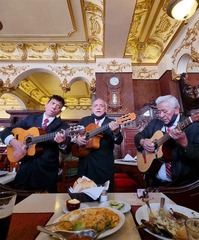 musicians La Ópera bar Mexico City