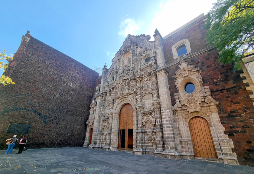 Miguel Lerdo de Tejada Library facade