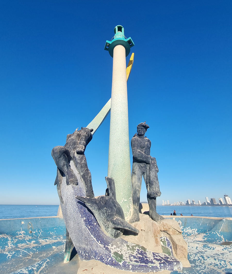 monumento pescador mazatlan