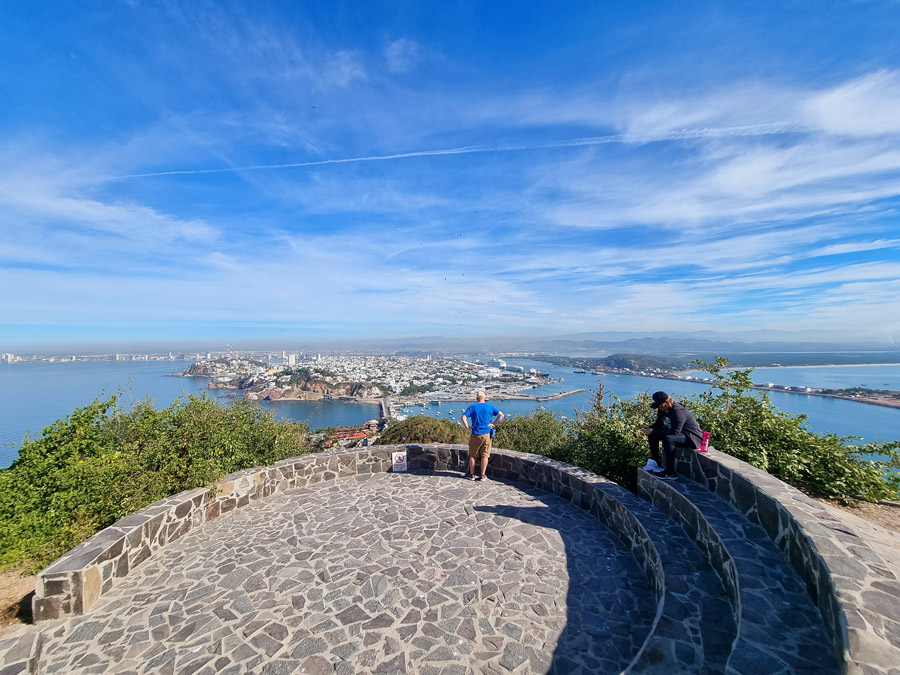 cima del faro de mazatlán