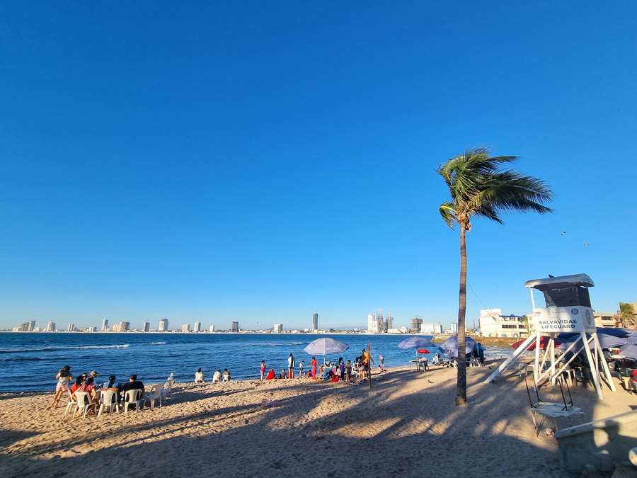 playa los pinitos mazatlan