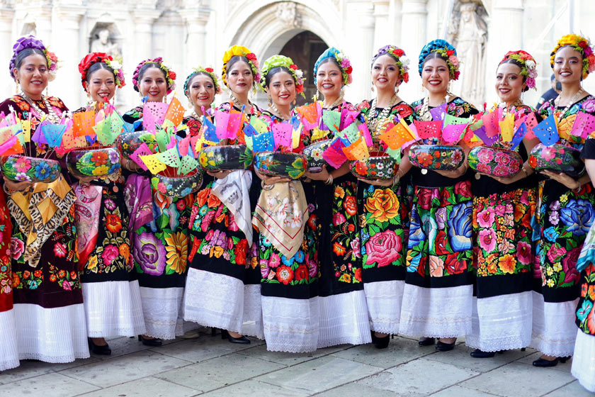 costumes traditionnels guelaguetza oaxaca
